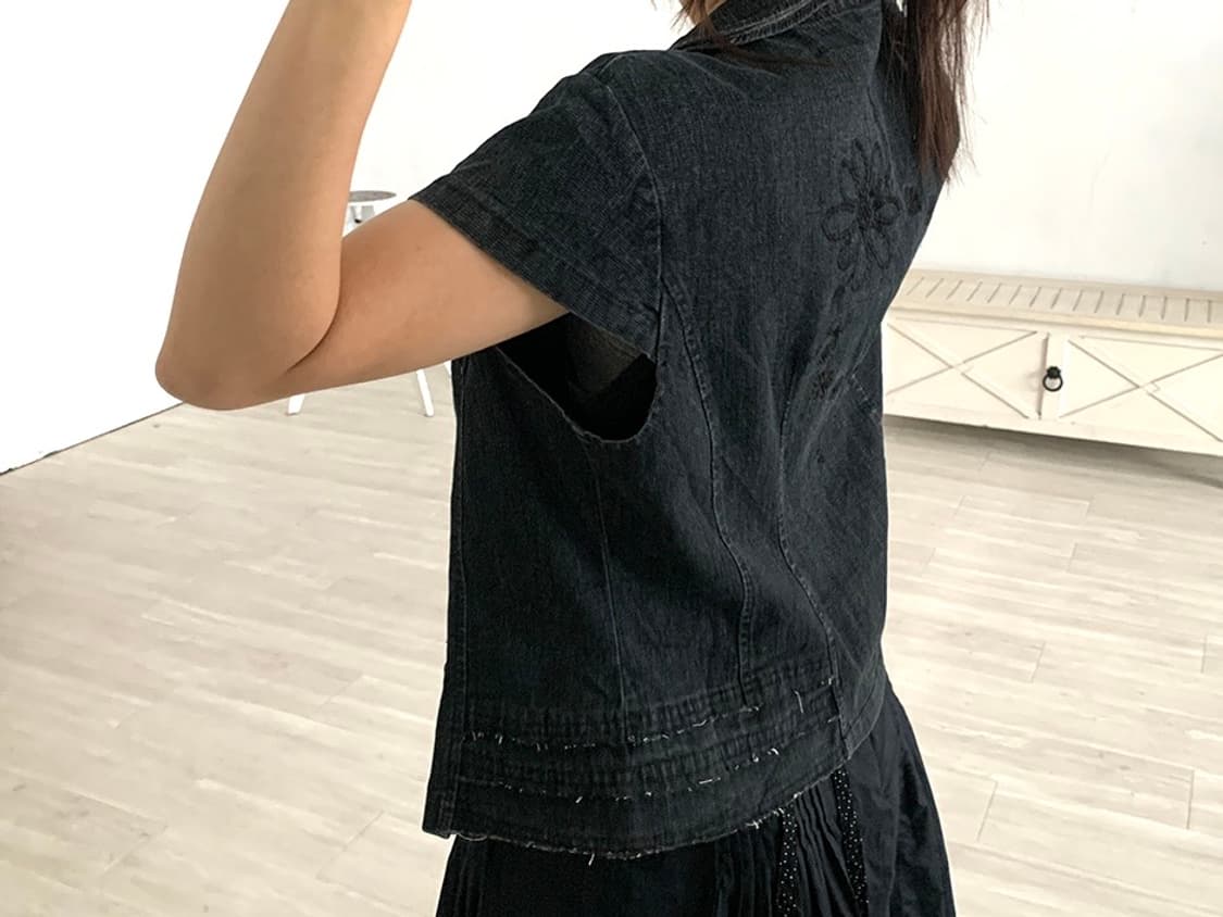 Crochet Detail Dark Wash Denim Vest 상품이미지4
