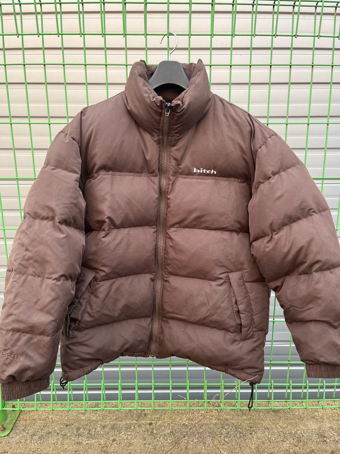 90s 비치스케이트보드 bitch 다운패딩 상품이미지1