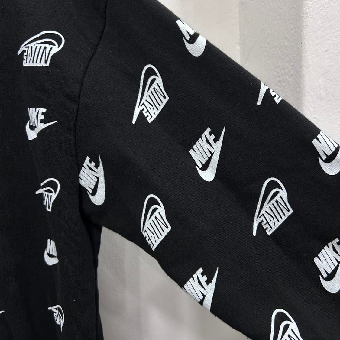 나이키 올드스쿨 에센셜 프린트 풀오버 후드티 상품이미지4