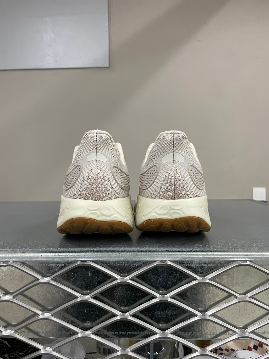 뉴발란스 프레쉬 폼 베이지 265 상품이미지3