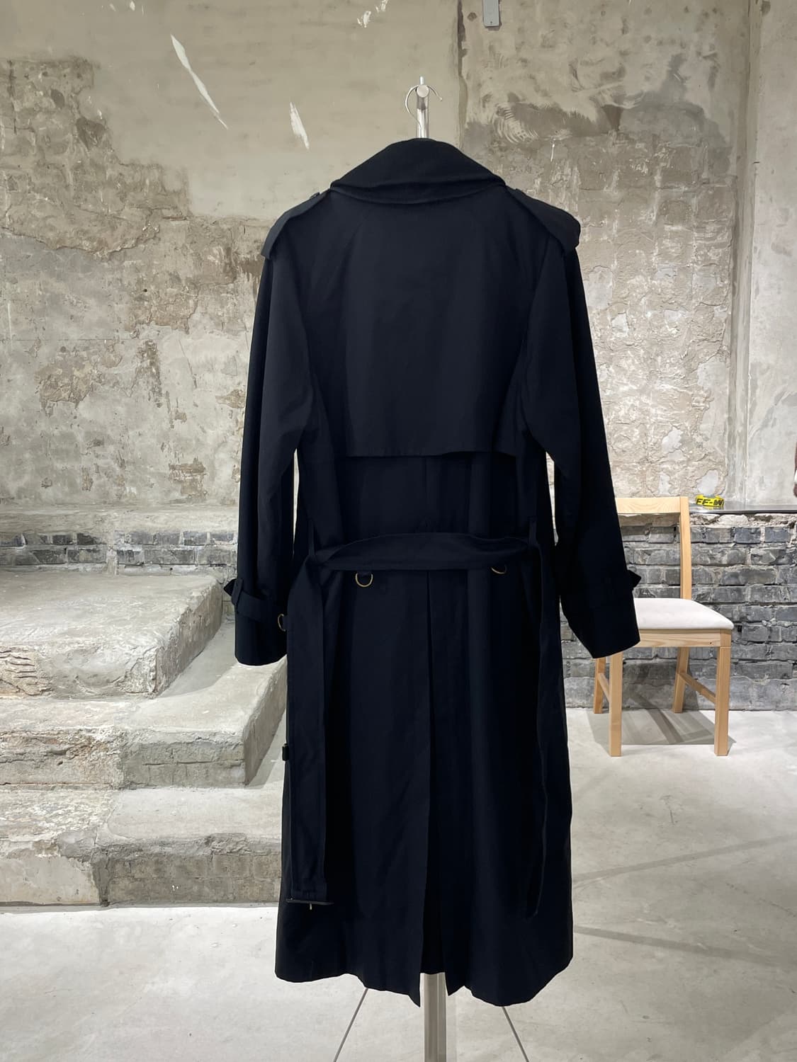 버버리 블랙 클래식 벨티드 트렌치 코트 상품이미지6