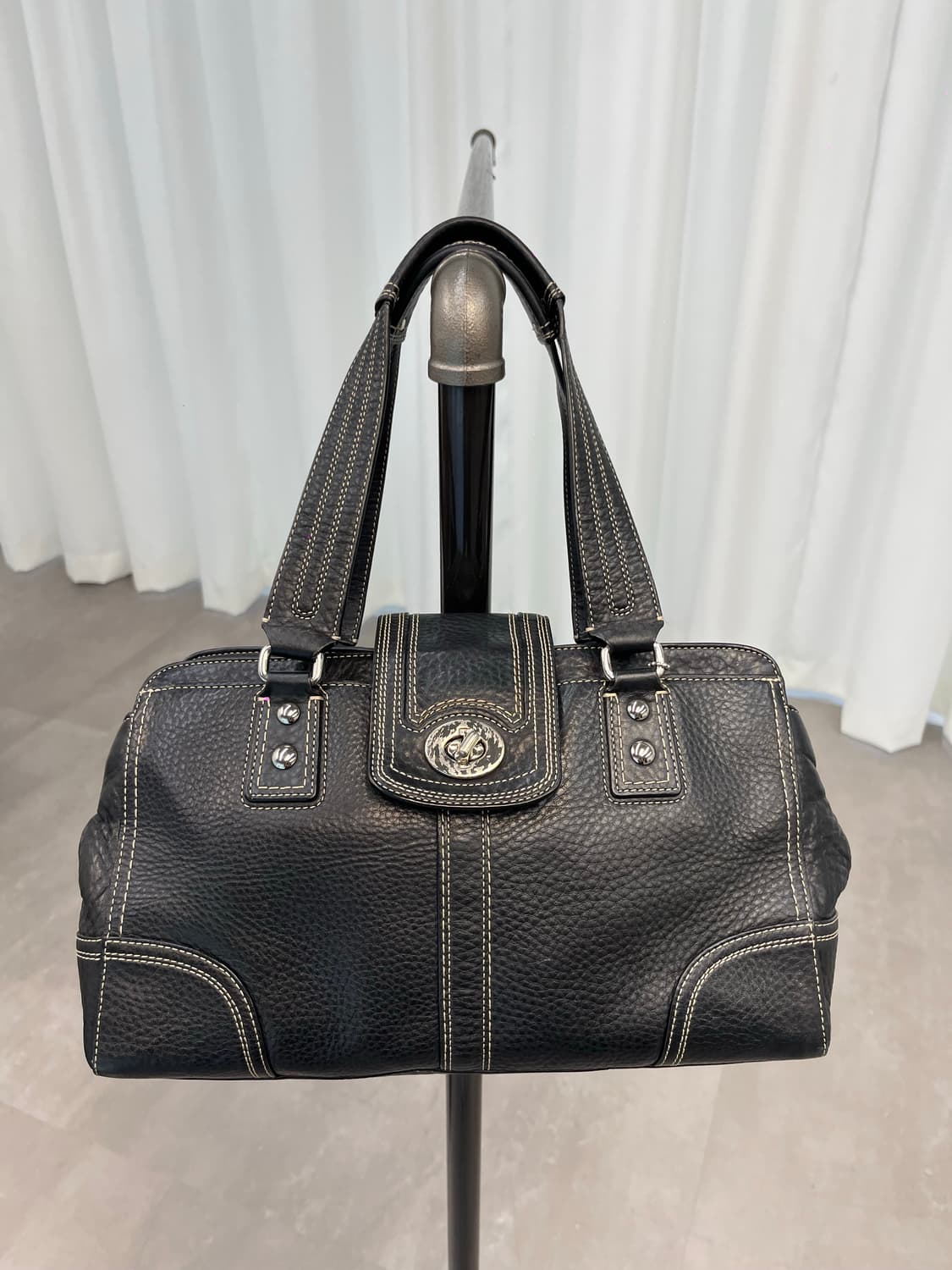 Coach Black Unique Leather Bag 상품이미지2