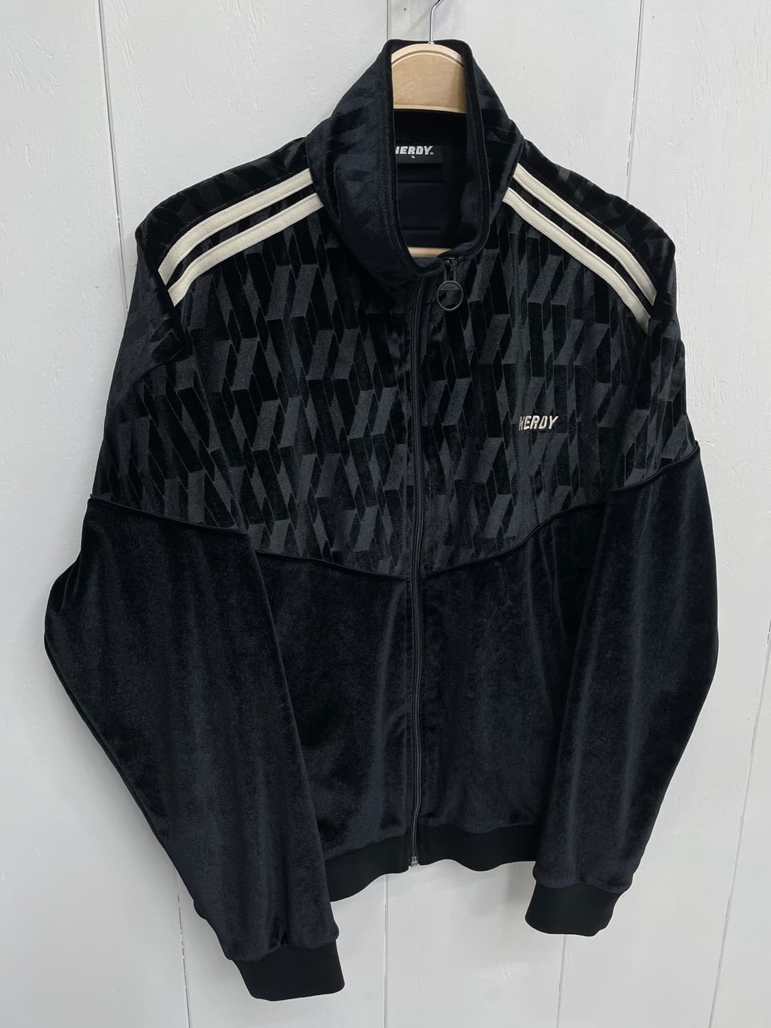 널디(NERDY) 로고 패턴 벨벳 트랙탑 자켓 상품이미지5
