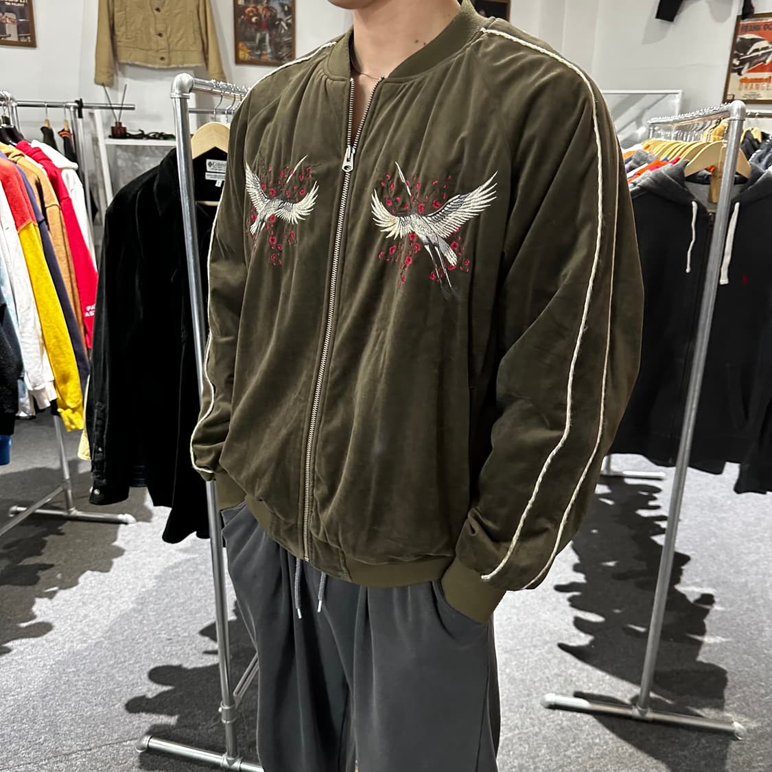 UNDERAIR 벨벳 자수 스카쟌 재킷 상품이미지1