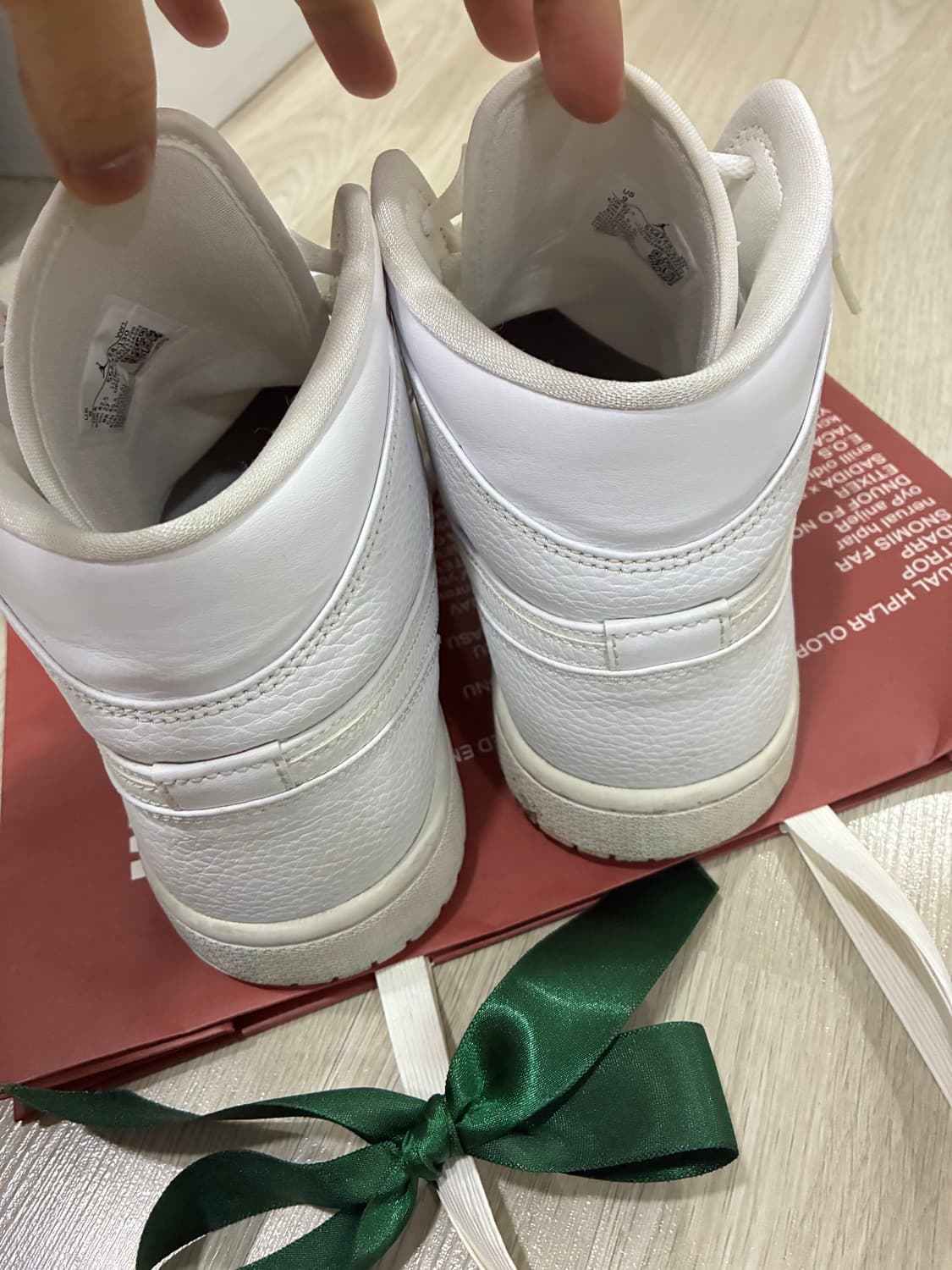 나이키 조던 1 미드 트리플 화이트 270 상품이미지3