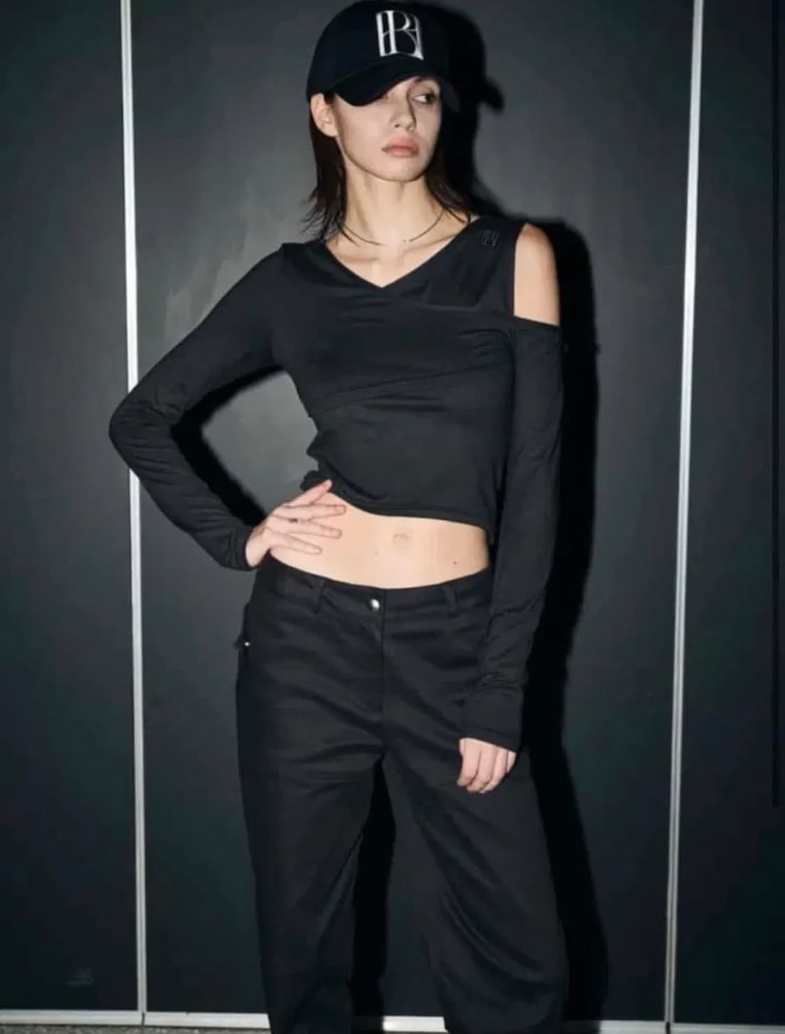 보헤미안서울 원숄더 티 상품이미지1