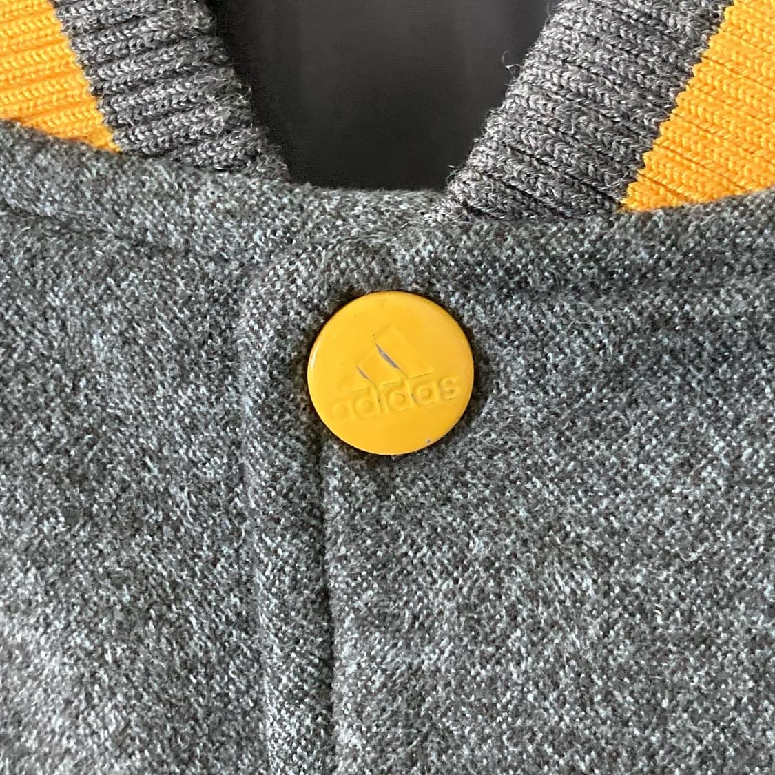 아디다스 그레이 옐로우 배색 바시티 자켓 상품이미지3