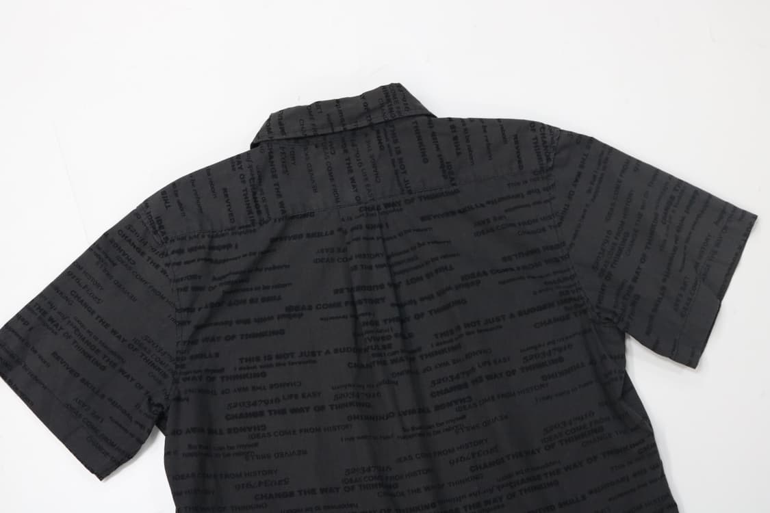 모더엠 타이포그래피 올오버 프린트 블랙 반팔 셔츠 (L) 상품이미지7