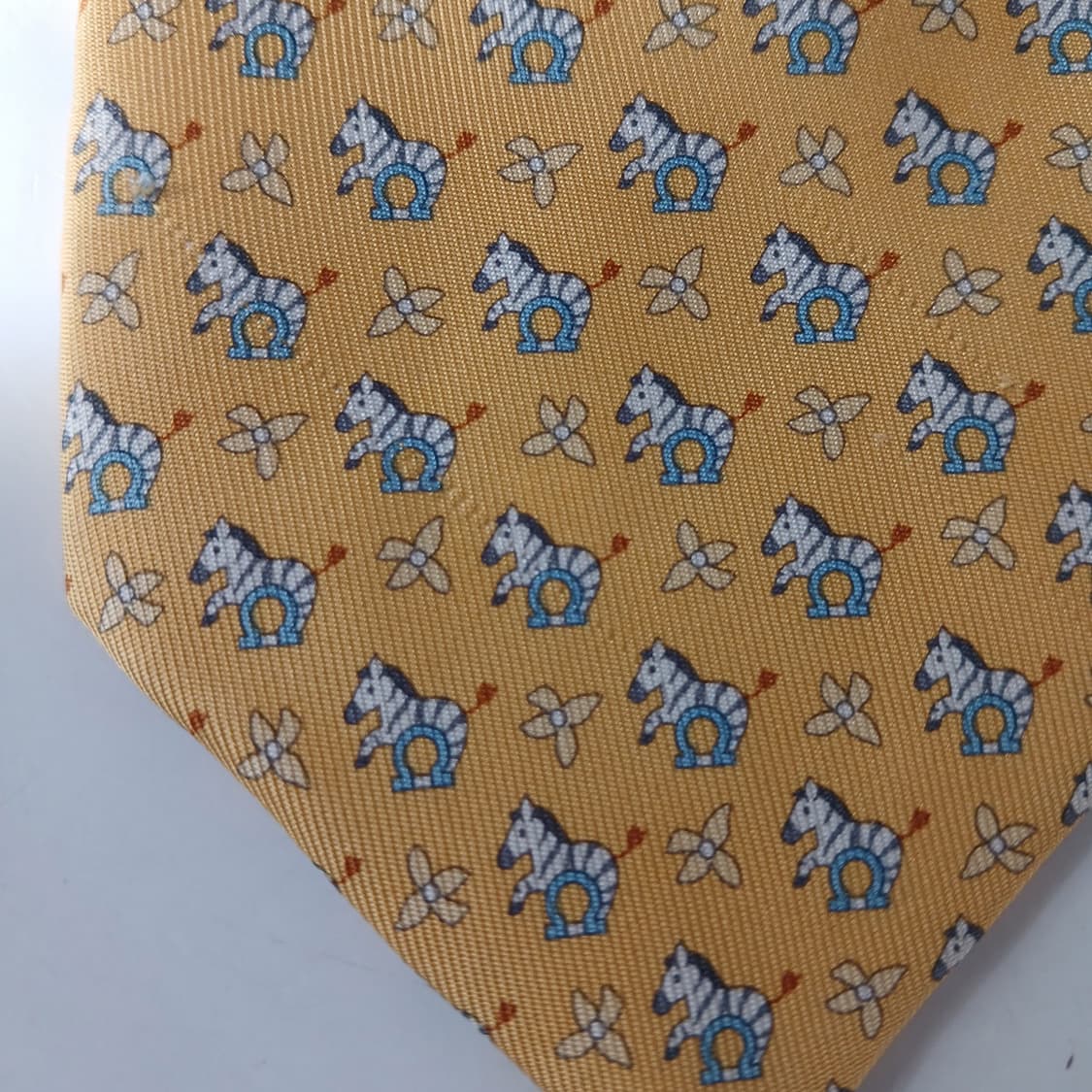 페라가모 옐로우 애니멀 패턴 넥타이 8.3cm B등급 A19716 상품이미지10