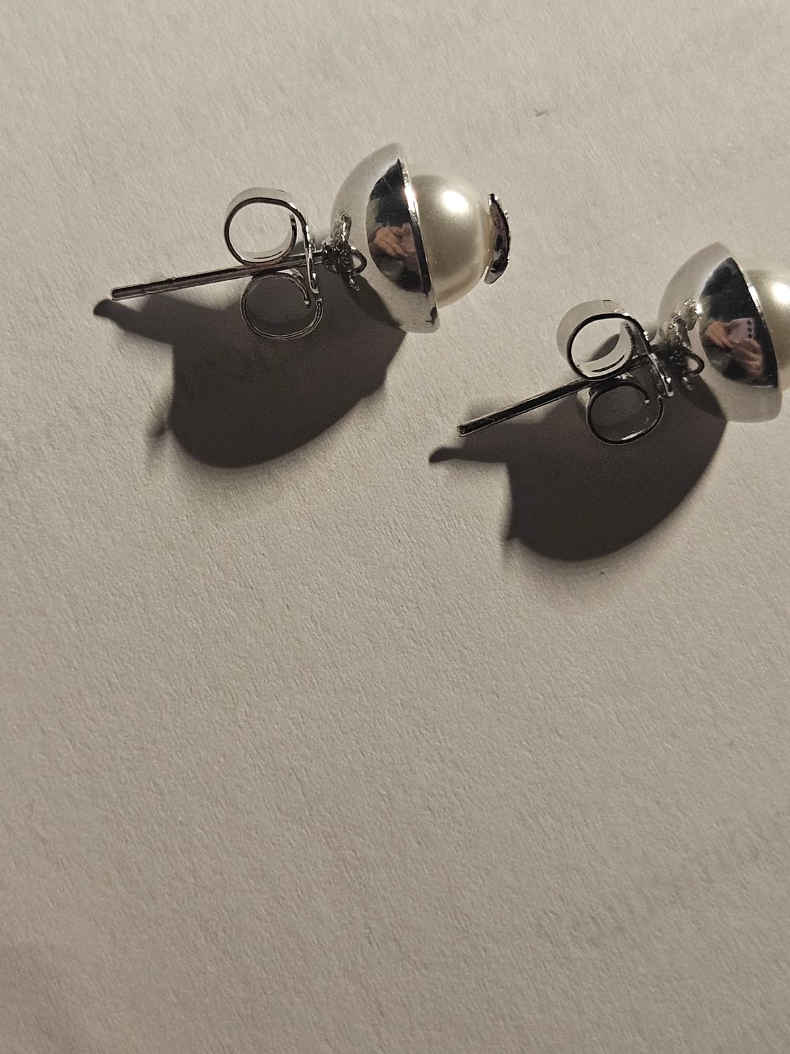 Vivienne pearl stud earings 상품이미지4