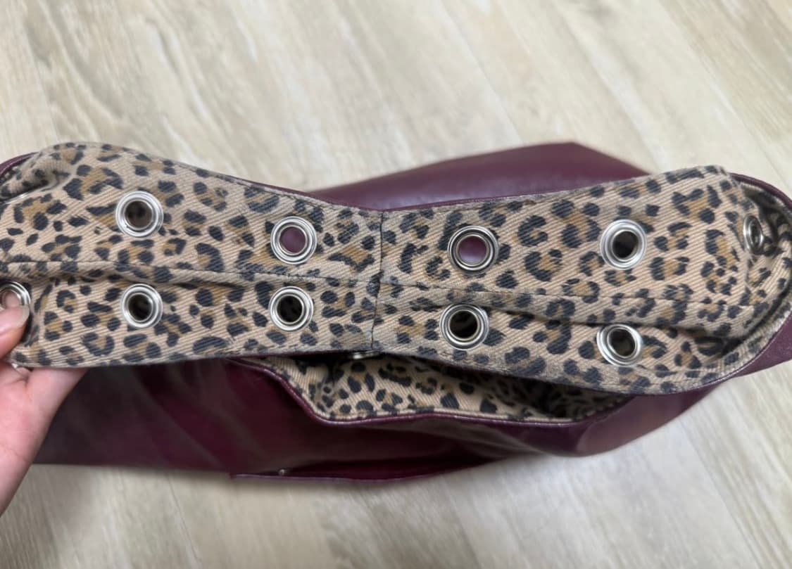 뎁크 아일렛 레더백 상품이미지5