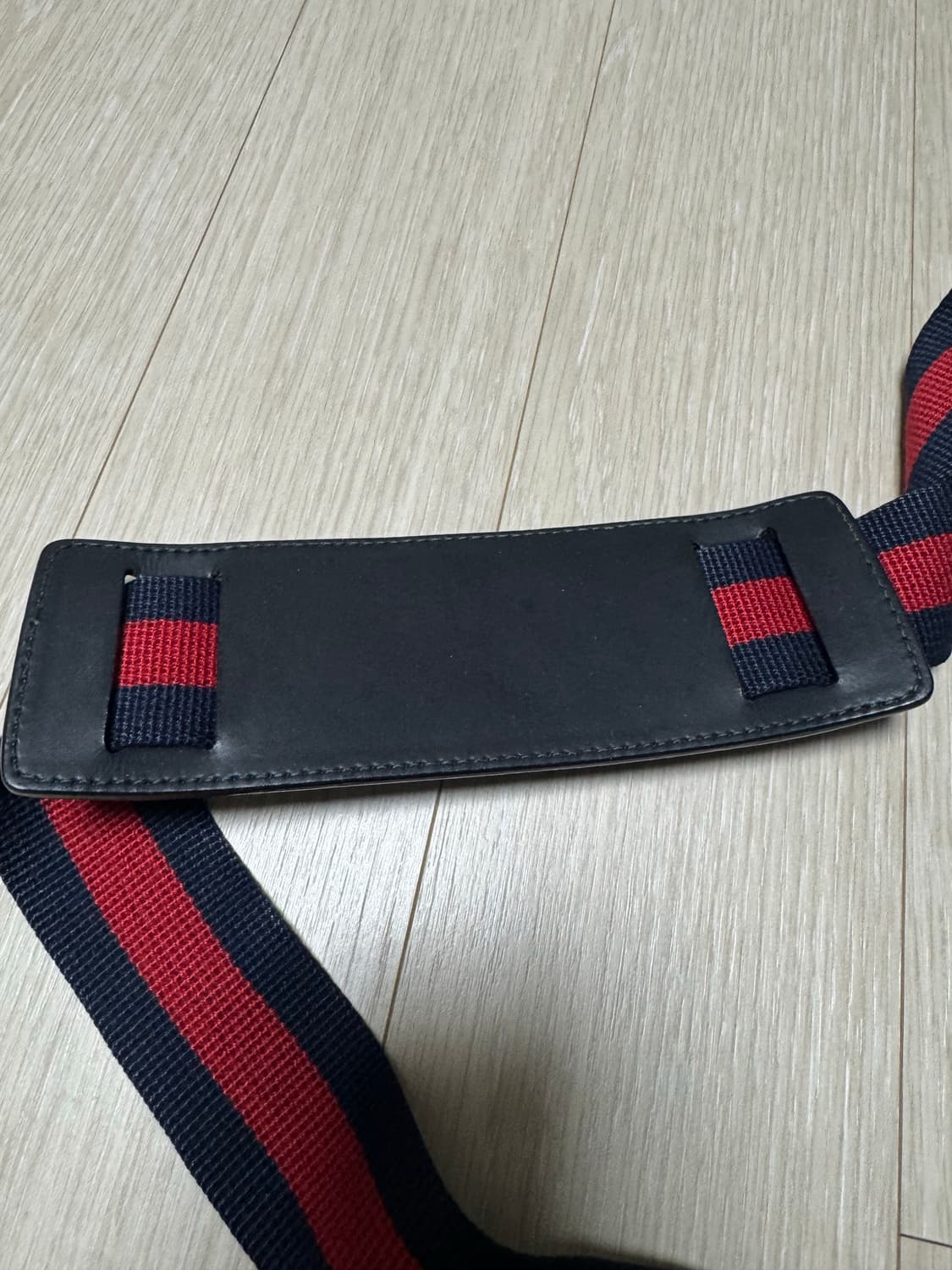 구찌 수프림 스네이크 타이거 크로스백 급처 상품이미지7