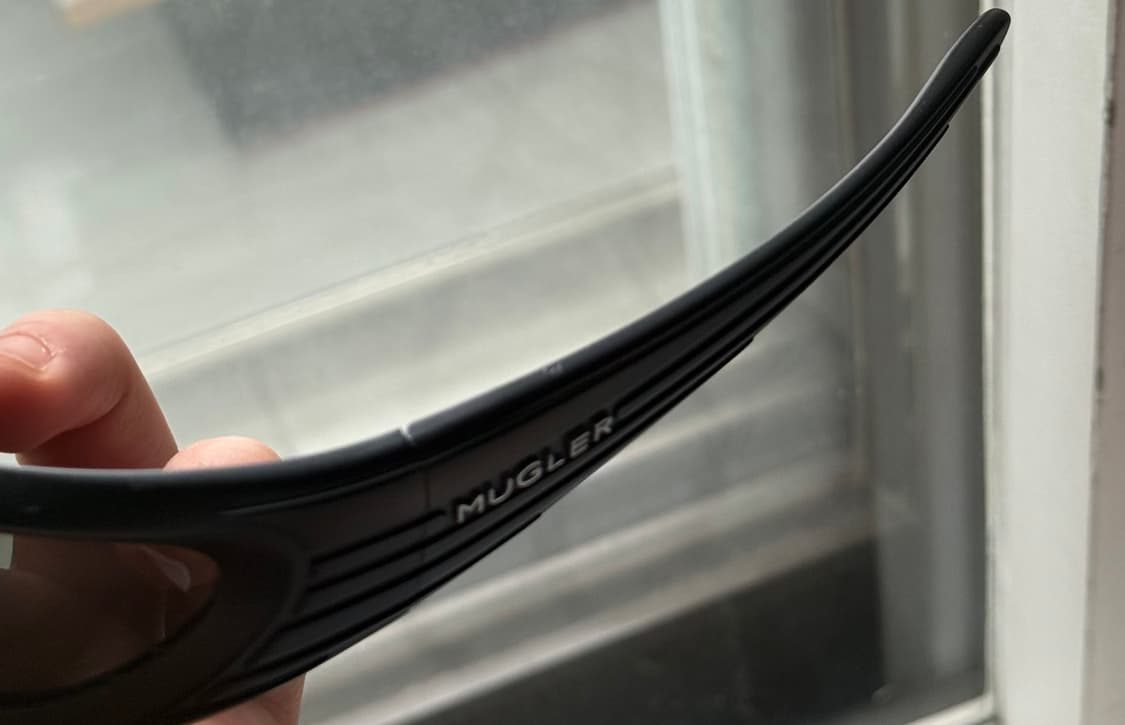 젠틀몬스터 뮈글러 선글라스 Spiral 02 M01 블랙 그레이 상품이미지4