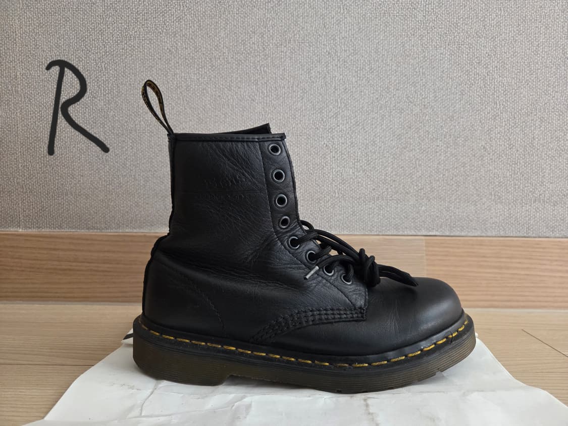 닥터마틴 1460 8홀 워커 무광 블랙 색상 UK 4 사이즈 상품이미지3