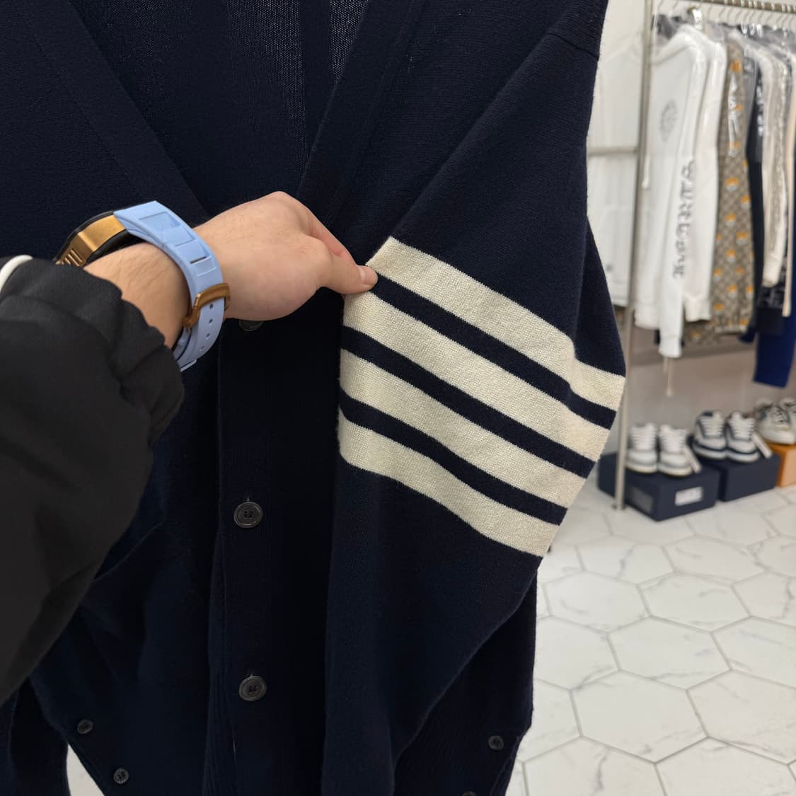 [5] 톰브라운 캐시미어 가디건 네이비 상품이미지6