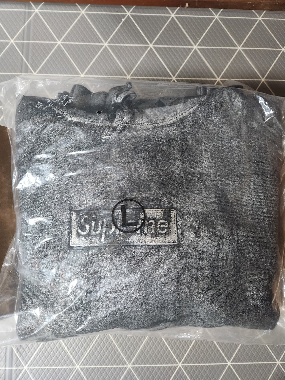 슈프림 마르지엘라 박스로고 포일후드 L사이즈 새상품 판매합니다. 상품이미지2