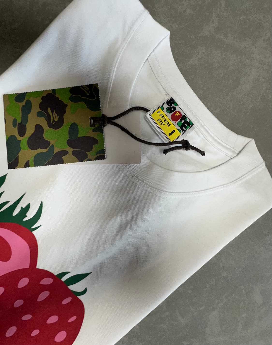 베이프 스트로베리 반팔 화이트 상품이미지3