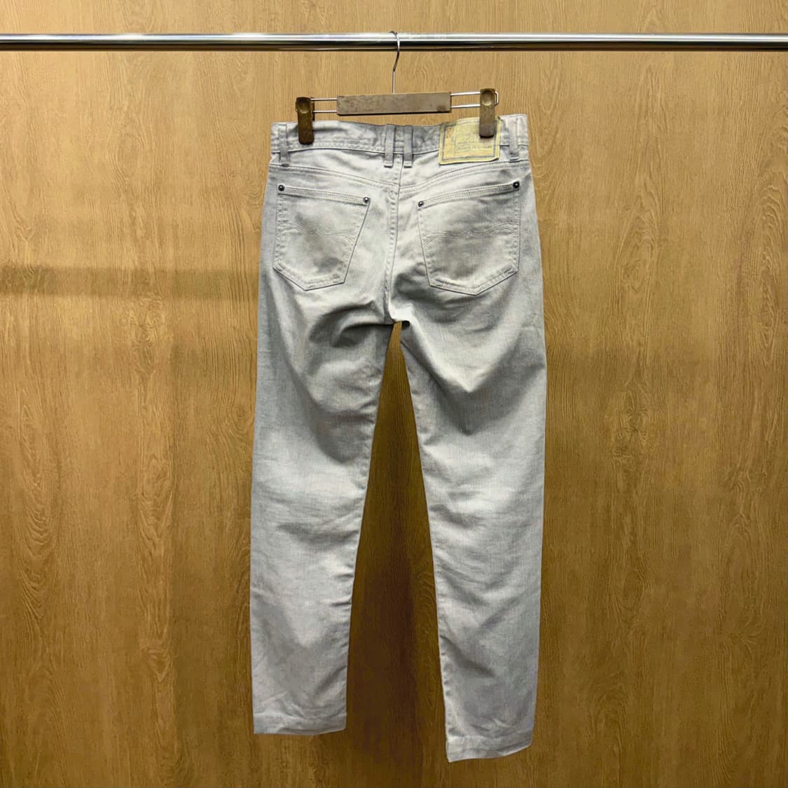 돌체앤가바나 4버튼 플랩포켓 디테일 워싱 데님 팬츠 슬림핏 연그레이 상품이미지3