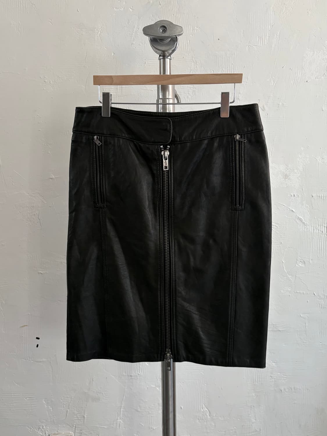 DKNY Jeans DKNY jeans 블랙 레더 미디 스커트 상품이미지1