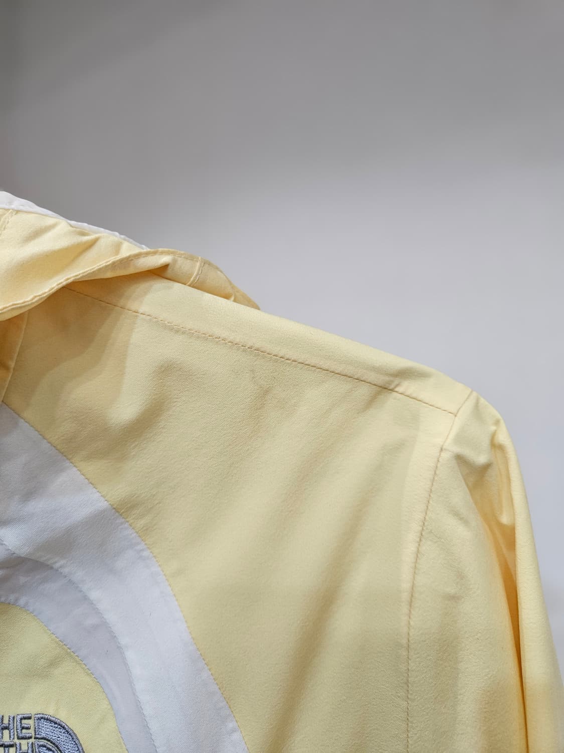 노스페이스 경량 바람막이 자켓 상품이미지3