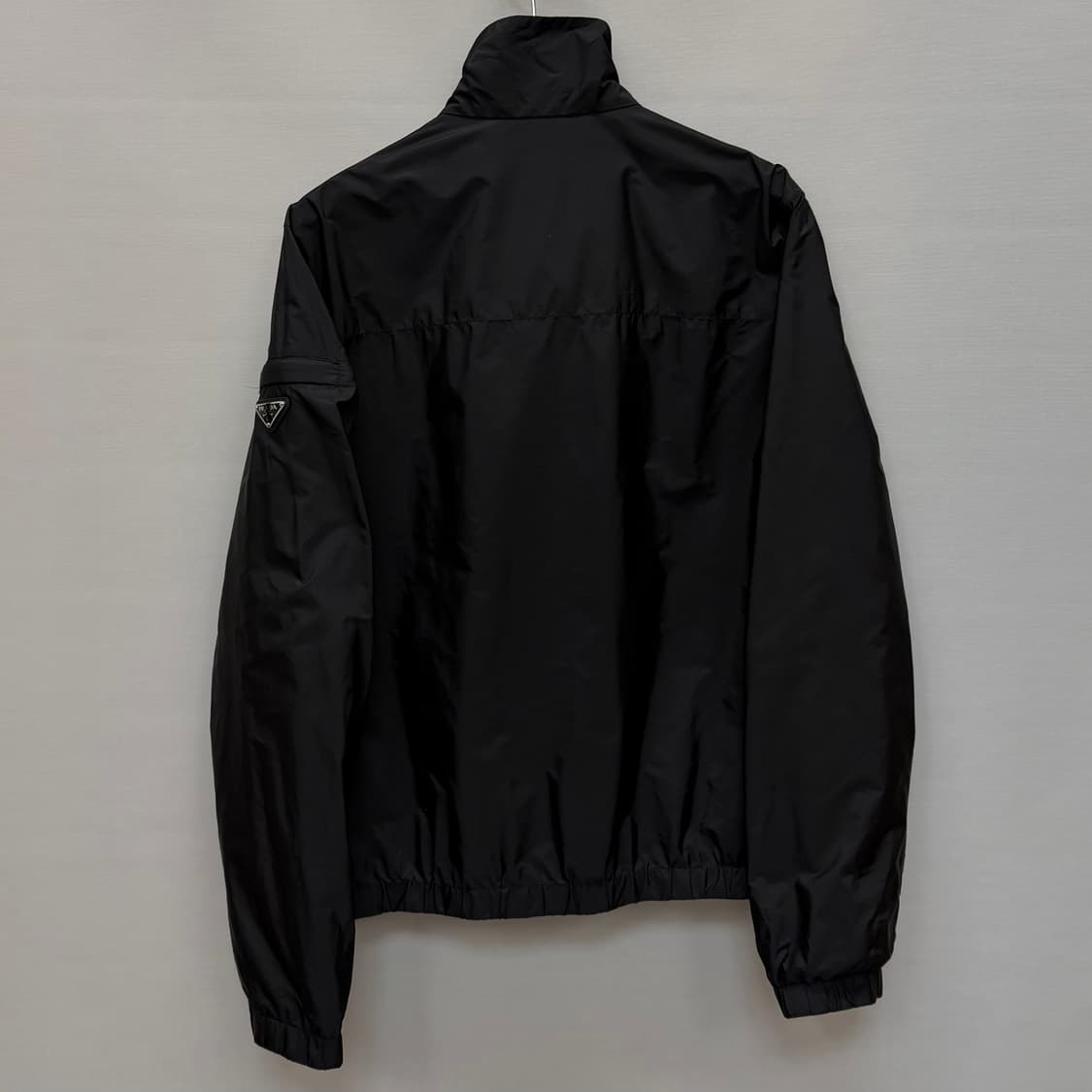 프라다 삼각로고 리나일론 바람막이 자켓( 50 ) 상품이미지4