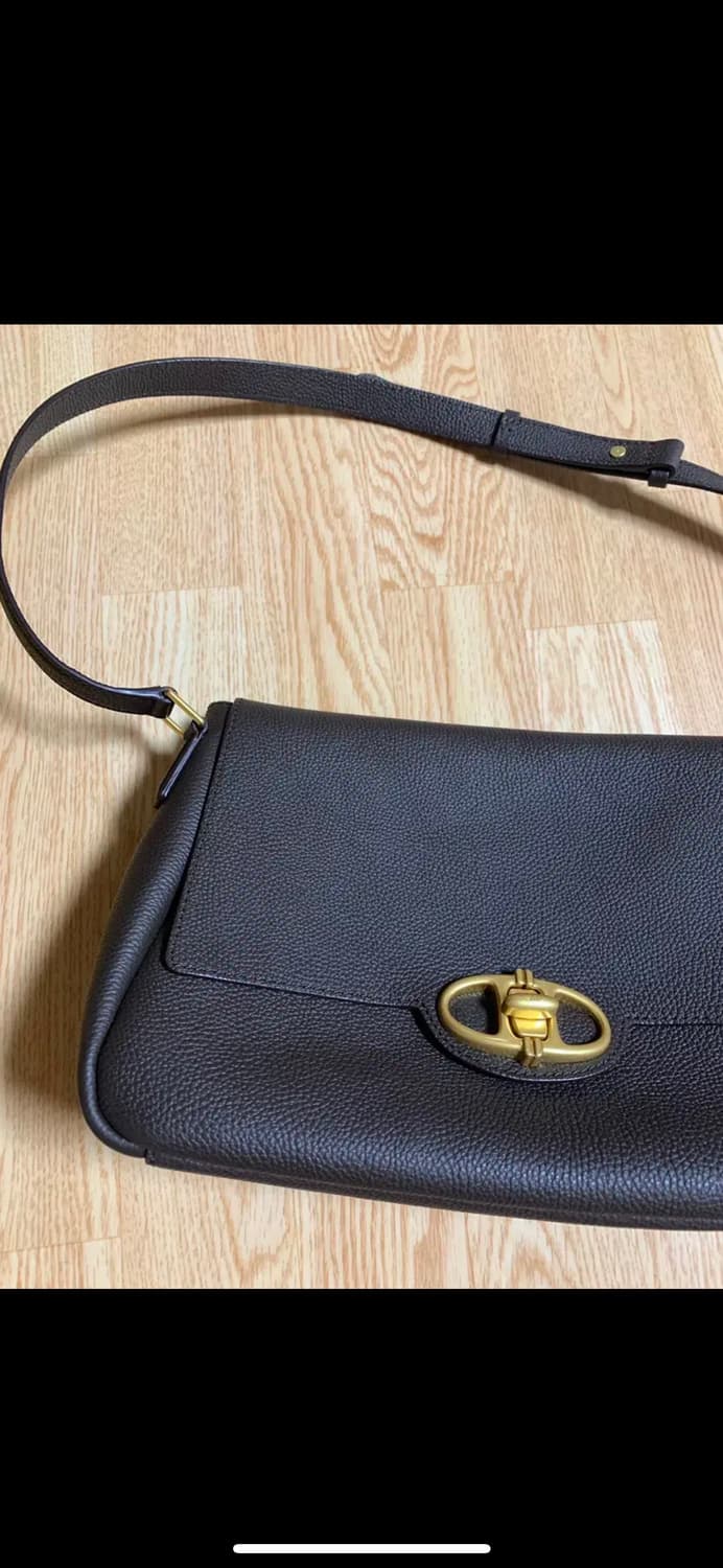 아떼바네사브루노 슈렁큰 레더 숄더백 M 다크브라운 상품이미지3