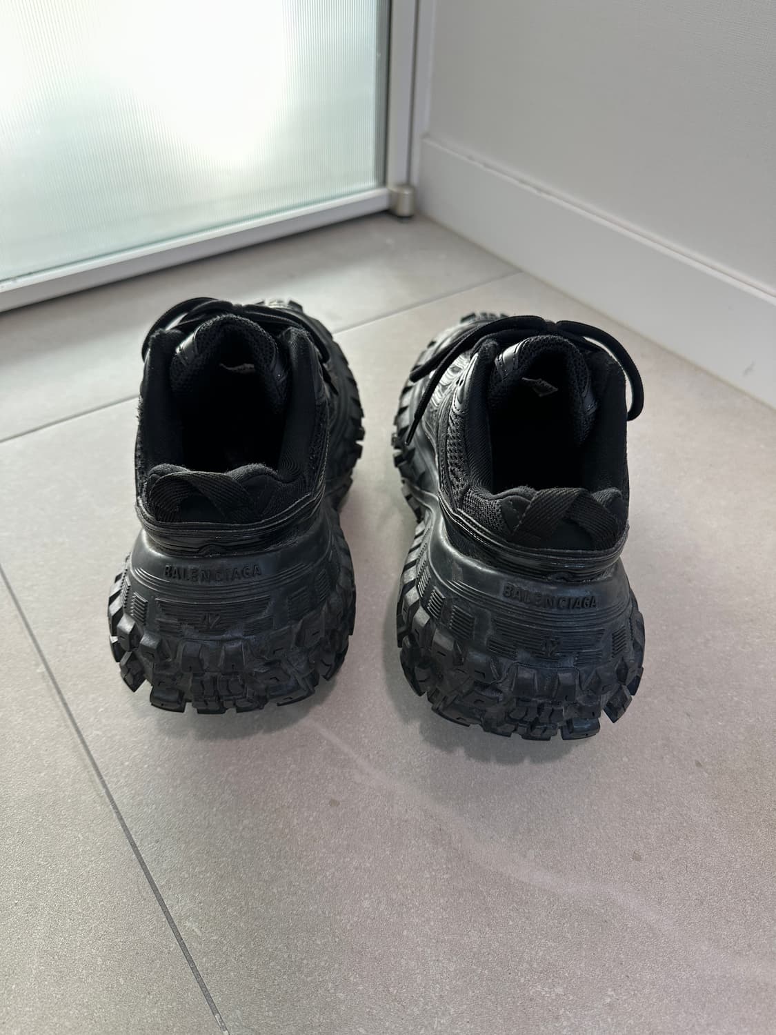 발렌시아가 디펜더 블랙 42사이즈 상품이미지5