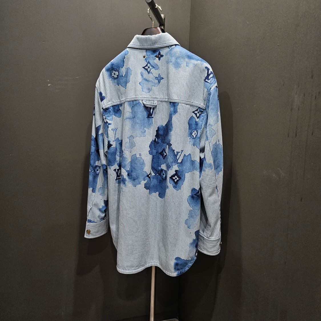 루이비통 워터컬러 모노그램 한정 데님 금장 자켓 상품이미지4