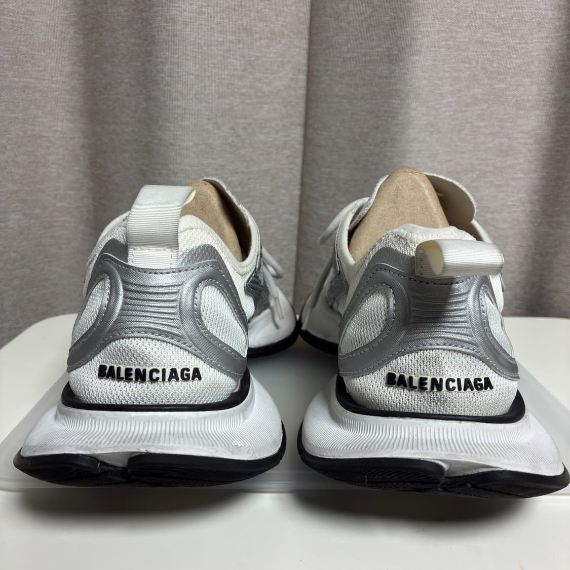 발렌시아가 서킷 스니커 화이트 실버 41사이즈 상품이미지4