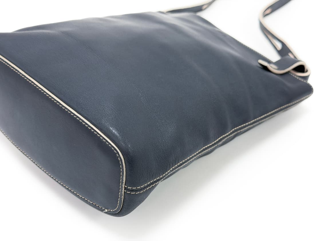 로에베 레더 버킷 숄더백 상품이미지7