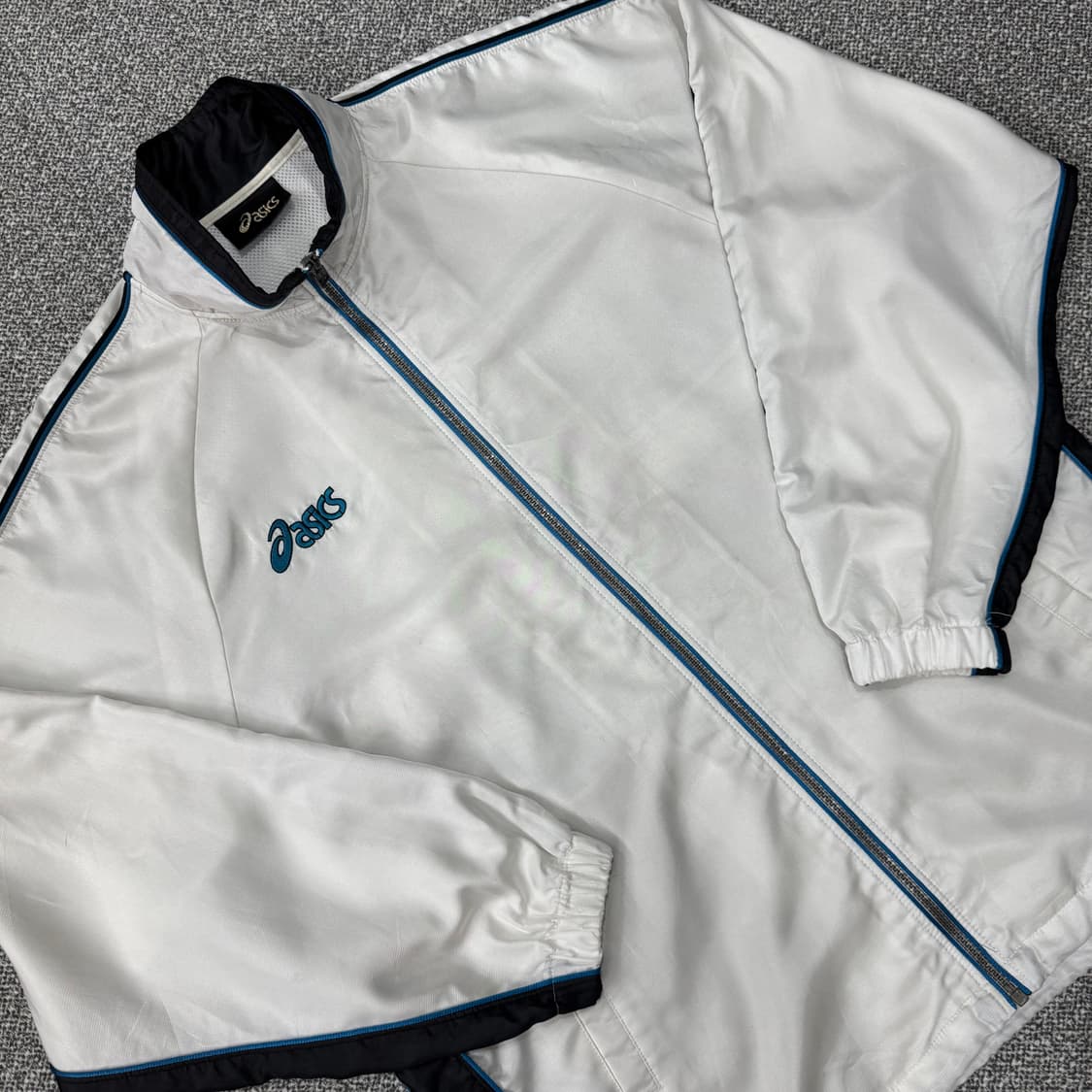 아식스 올드스쿨 바람막이 상품이미지2