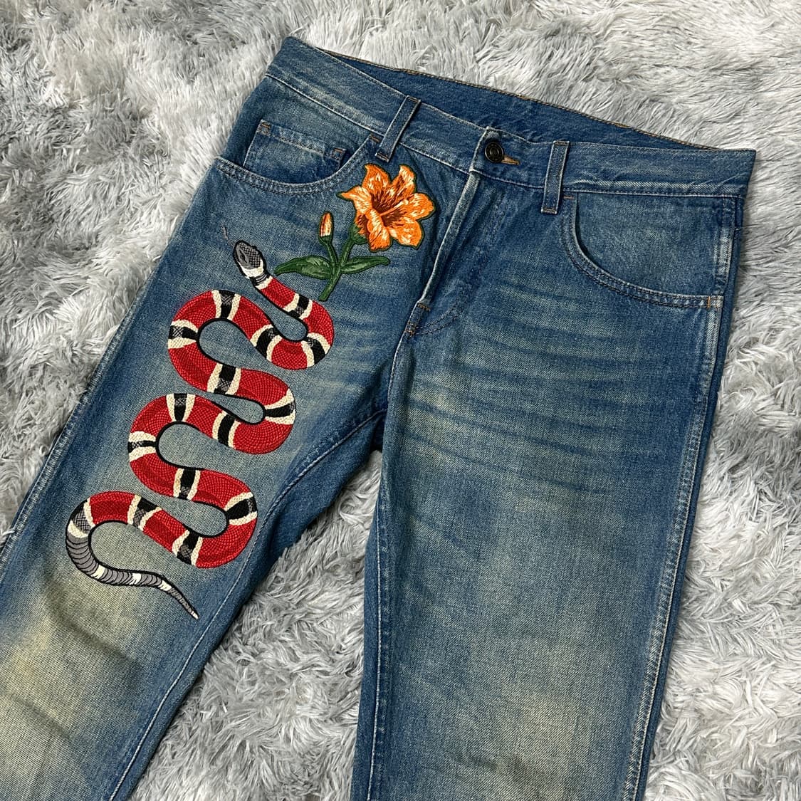 구찌 스네이크 자수 데님 팬츠 31 상품이미지2