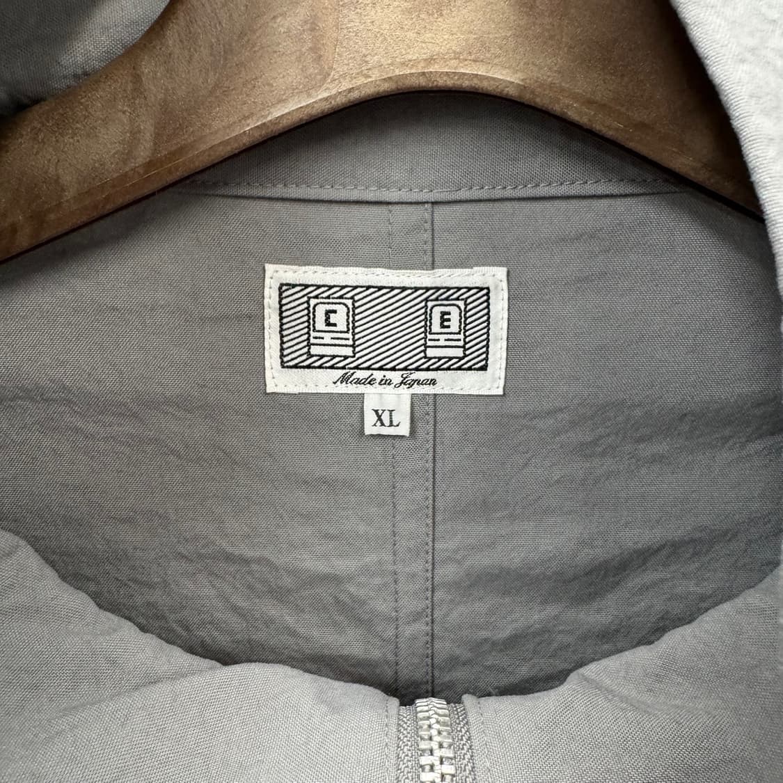 23S/S 카브엠트 나일론 블루종 패치 디테일 솔리드 그레이 상품이미지6