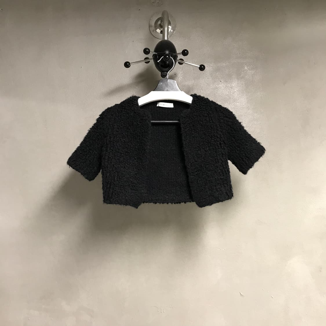 끌로에 반팔 가디건 블랙 82(W) 상품이미지1