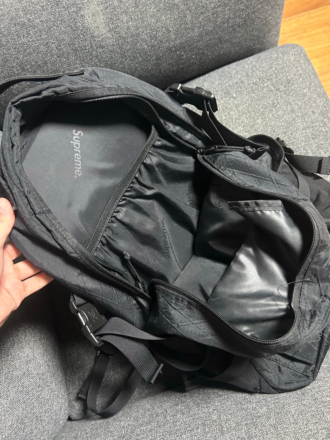 슈프림 백팩 블랙 - 18FW 상품이미지5