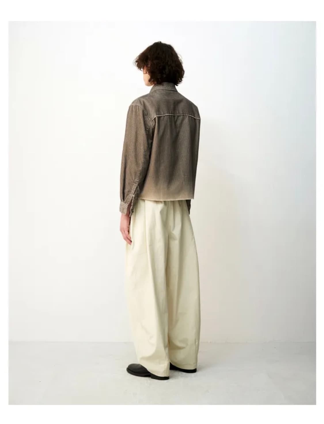 (M) 쿠어 그라데이션 프린티드 크롭 셔츠 (투톤그레이) 판매 상품이미지4