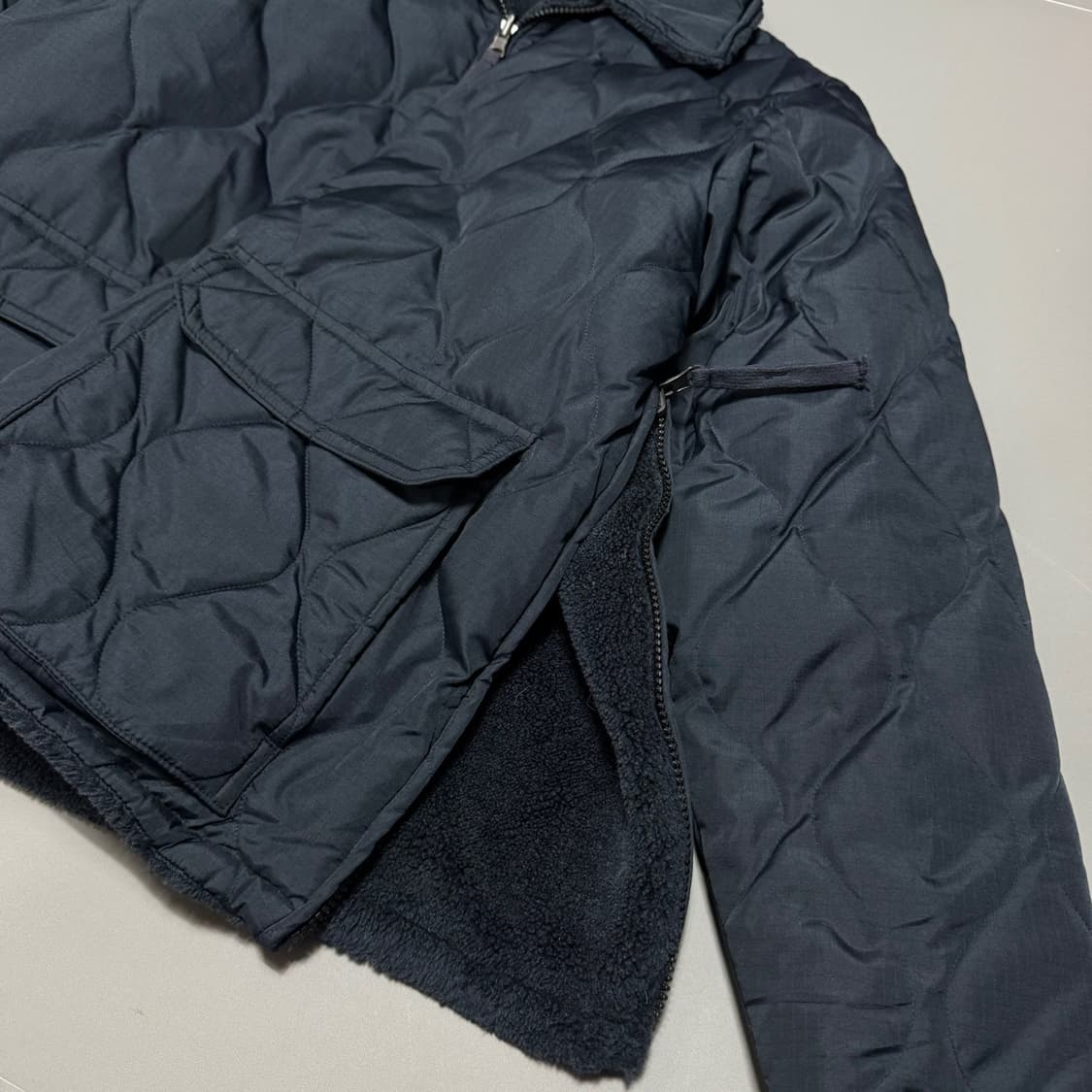 타이온(TAION) 다크네이비 퀄트 밀리터리 라인 리버시블 플리스 자켓 상품이미지5