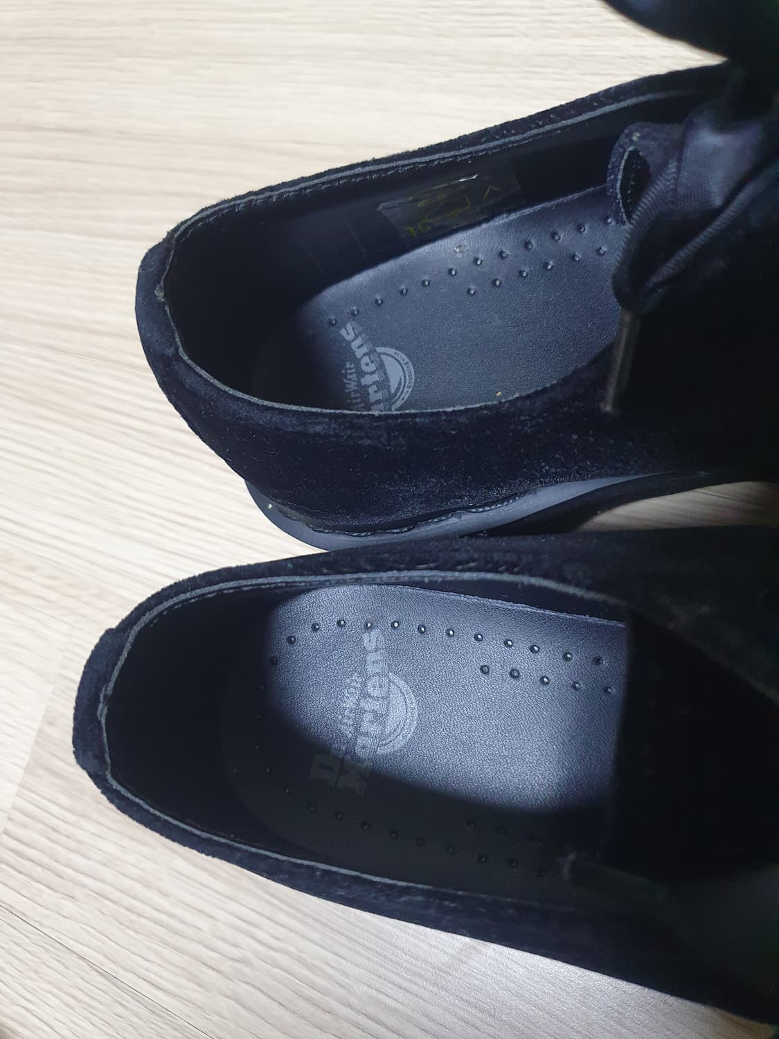 닥터마틴 홀리 벨벳 블랙 플랫폼 슈즈 240 상품이미지9