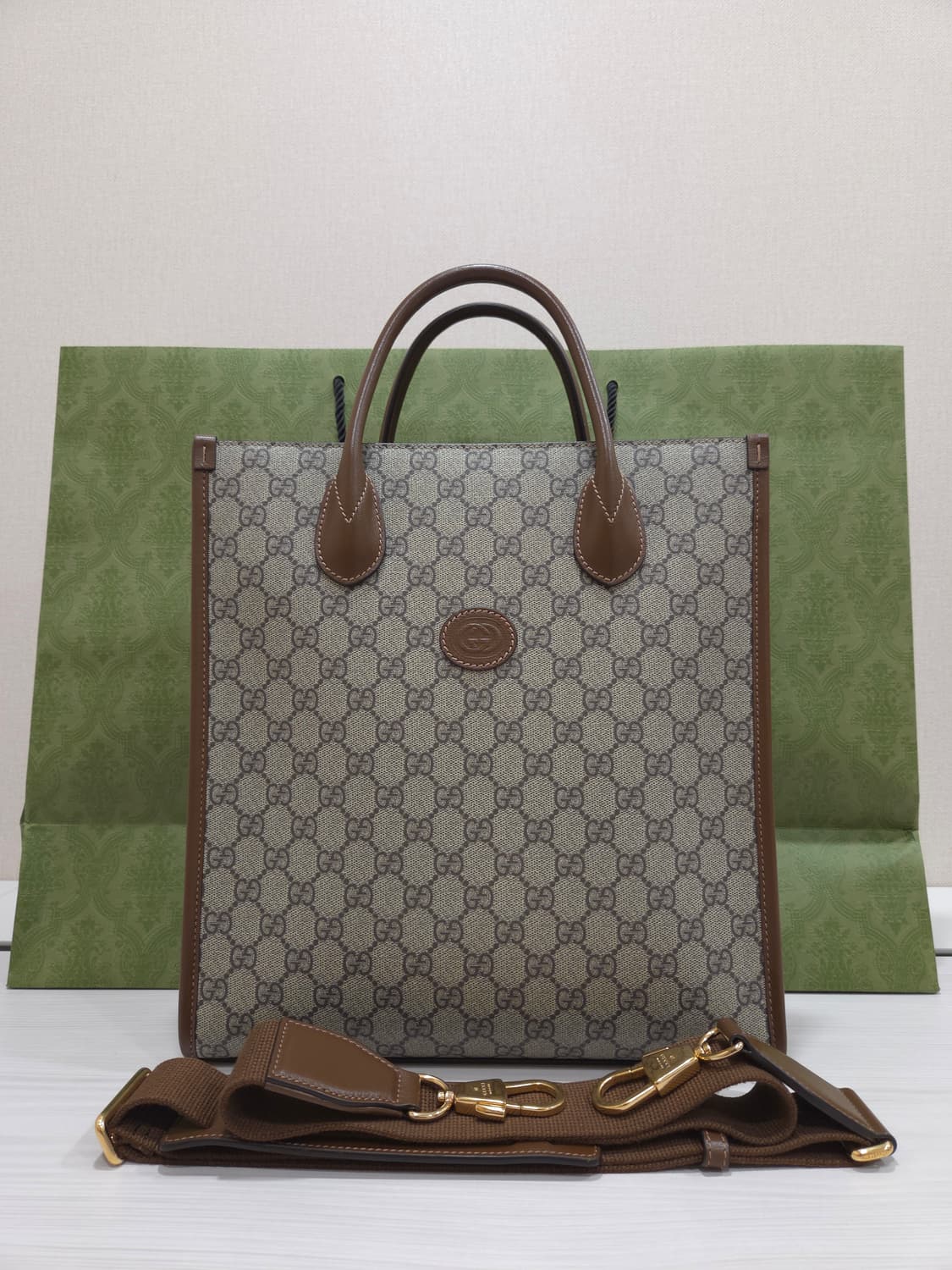 구찌 인터로킹 에보니 토트 숄더백 스몰 상품이미지1