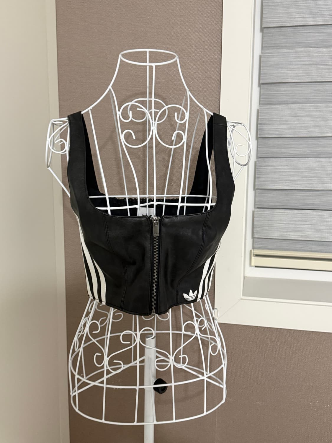 아디다스 아딜레늄 시즌 3 빈티지 포우 레더 탑 36 상품이미지2