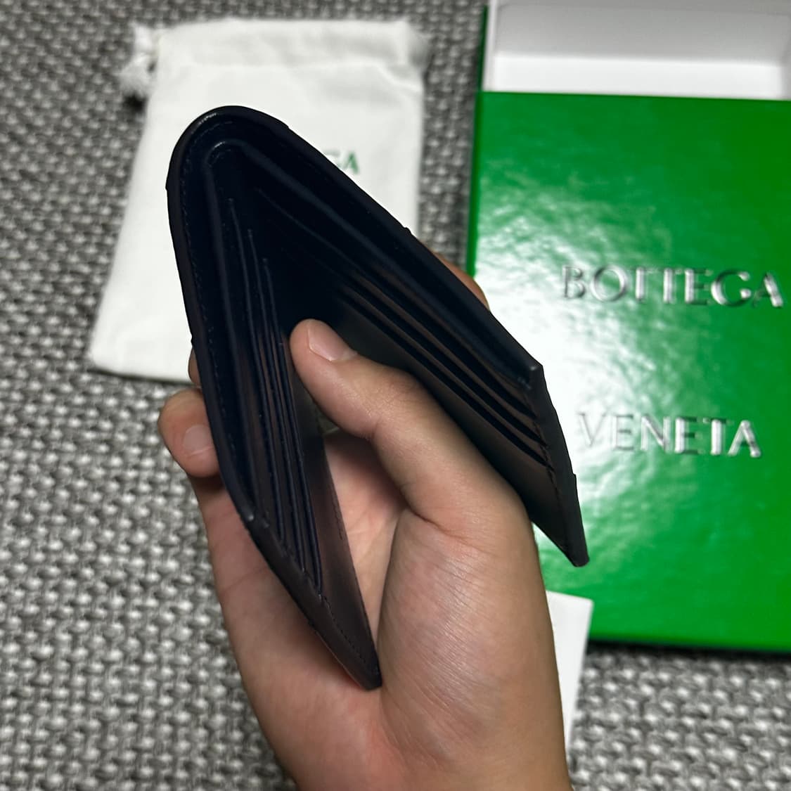 새상품 보테가베네타 맥시 인트레치아토 스티치 반지갑 상품이미지7