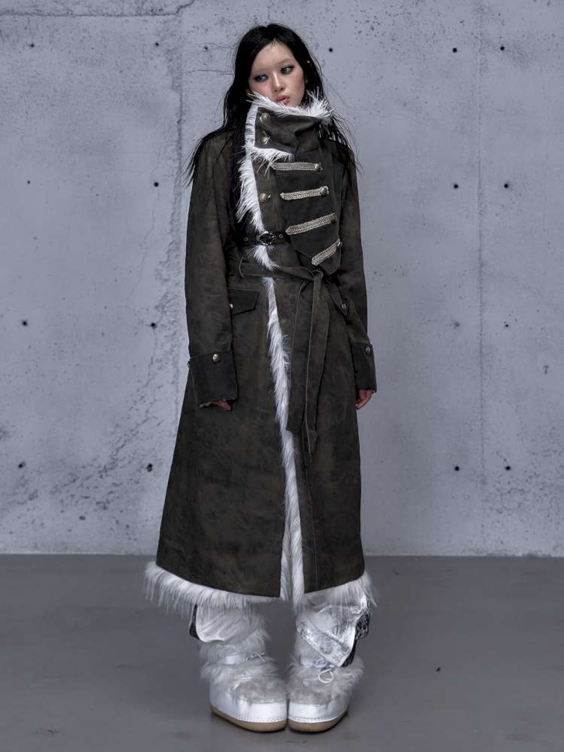 Modern Knight Fur Long Trench Coat 상품이미지3