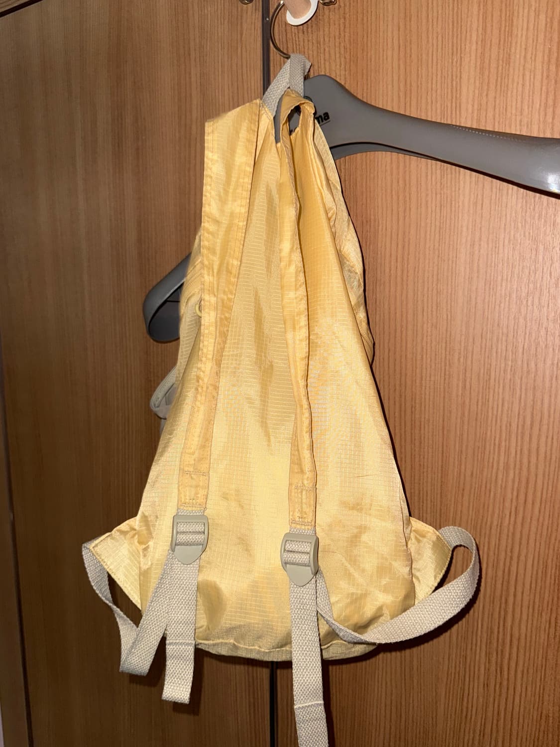 미스치프 라이트웨이트 집 어라운드 백팩 옐로우 가방 상품이미지3