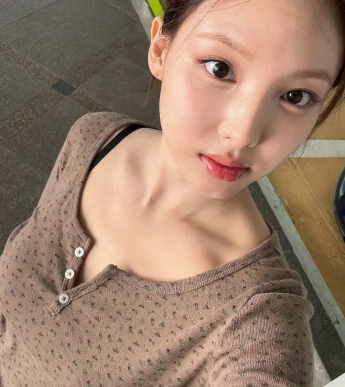 브랜디멜빌 젤리 플로럴 탑 긴팔 티셔츠(트와이스 나연 착용) 상품이미지1