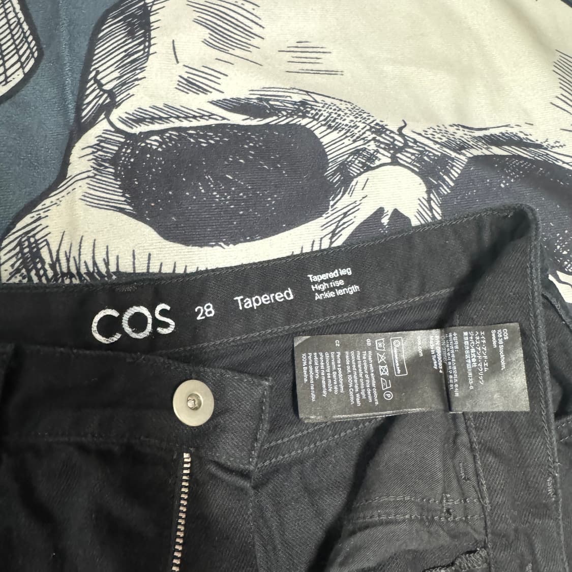 cos 코스 블랙데님 팬츠 테이퍼드핏 남성 28사이즈 상품이미지2