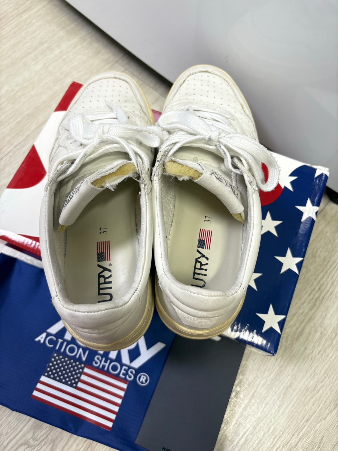 오트리 메달리스트 로우 고트스킨 화이트 37 (240) 상품이미지3