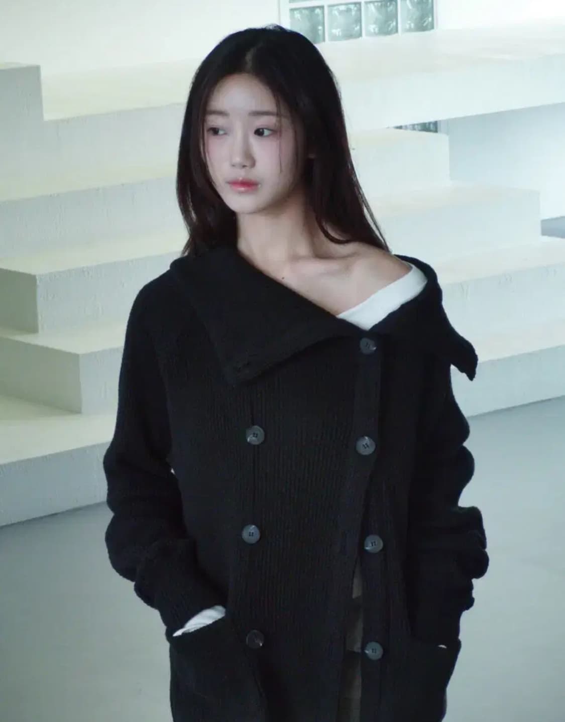 인앵양인하모니 더블 버튼 가디건 블랙 상품이미지2