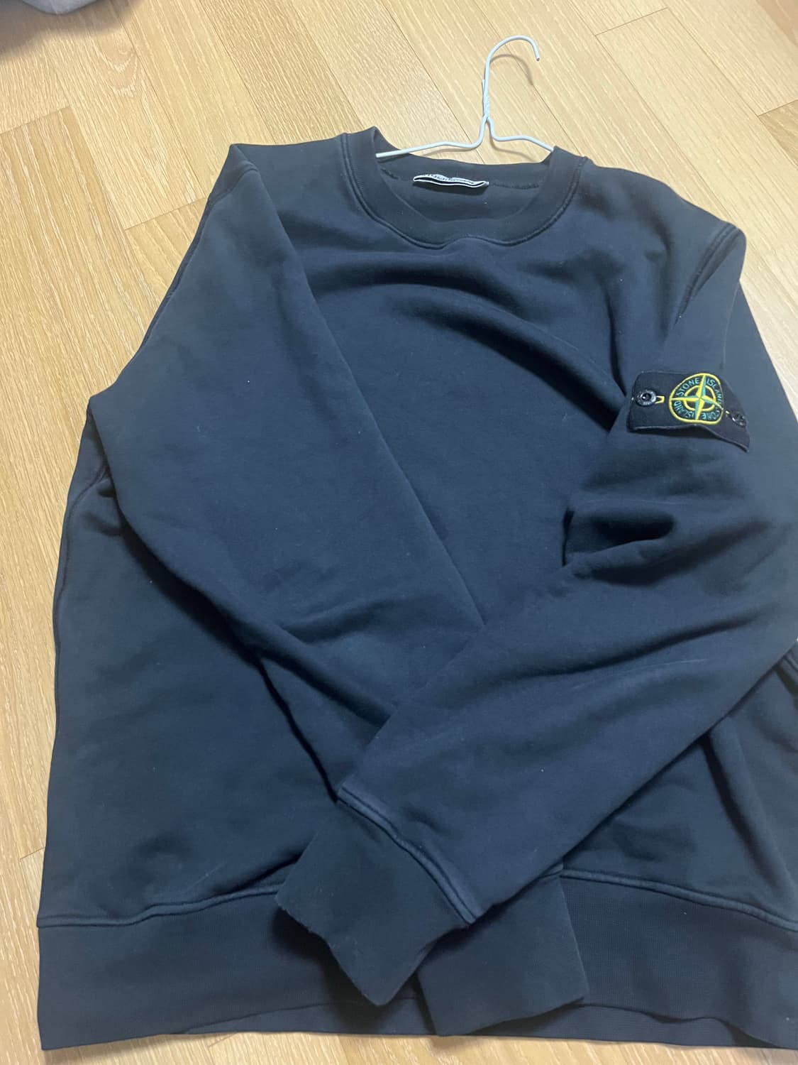 스톤아일랜드 블랙 맨투맨 상품이미지1