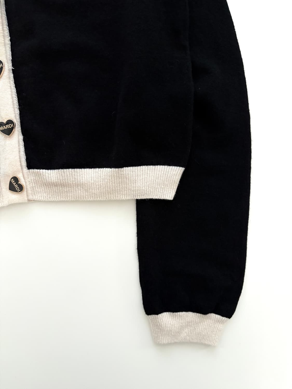 Mardi Mercredi 마르디 메크르디 하트 버튼 배색 크롭 가디건 상품이미지5