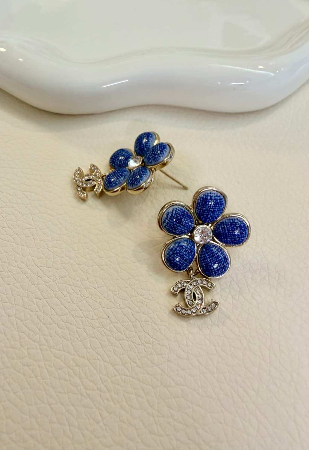 샤넬 데님풍 플라워 CC 드롭귀걸이 업사이클링 상품이미지6